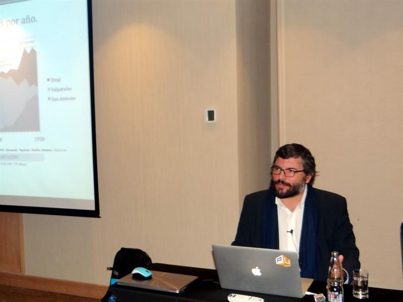 El académico a cargo del Taller Ciudad-Puerto en la carrera de Arquitectura, alertó que el impacto positivo que se intenta dar a la infraestructura portuaria "va mucho más allá de un PIC".