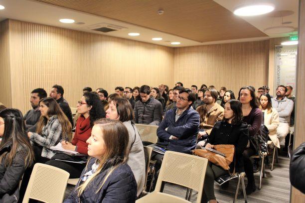 El evento contó con cerca de 100 personas que se reunieron en la Sala Brick de Las Condes Design, auspiciada con BP Iluminación. 