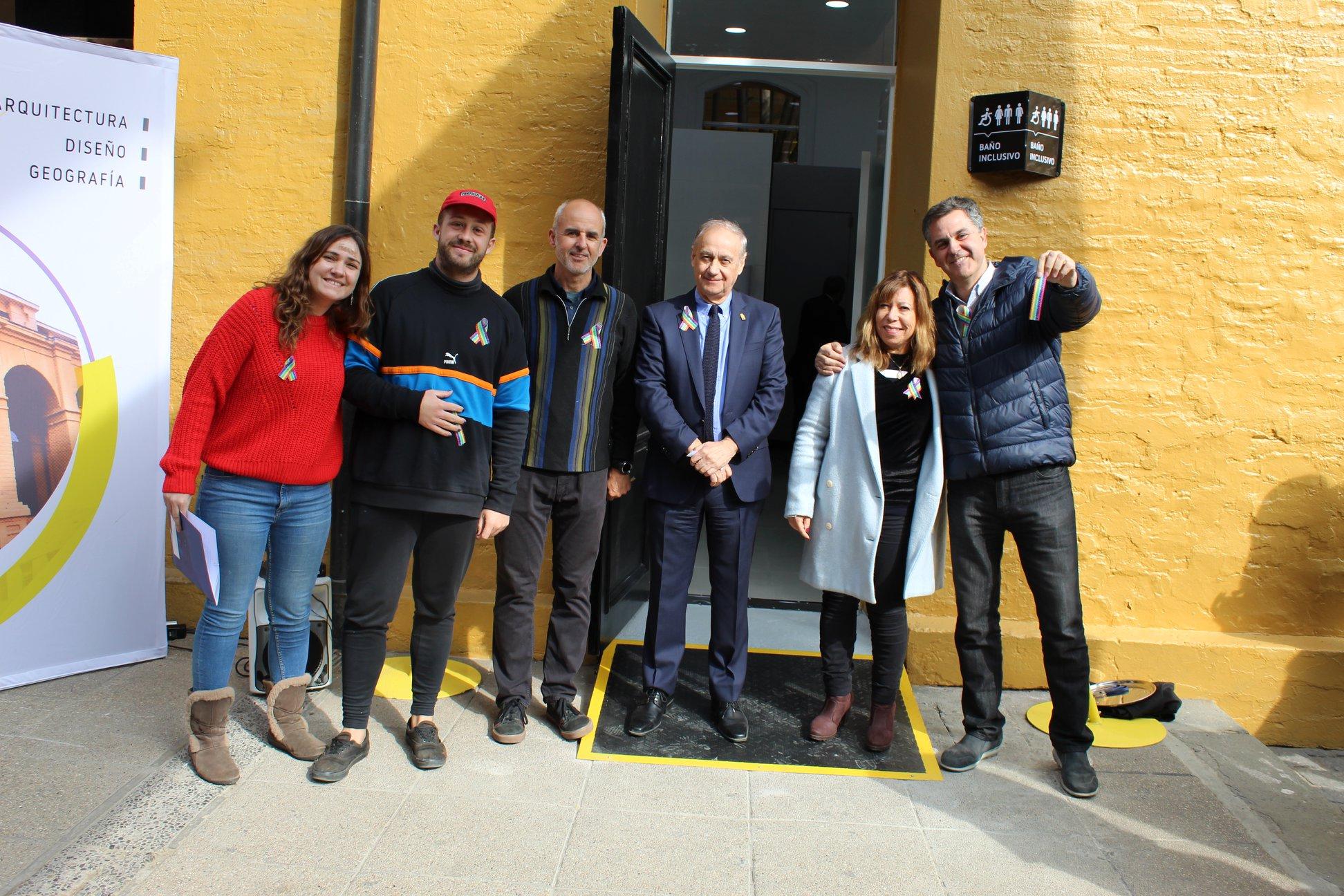 La implemetación del primer baño inclusivo de la Facultad fue una de las iniciativas emprendidas por el Centro de Proyectos Estratégicos (CPE), que el Decano valoró ampliamente en la cuenta anual.