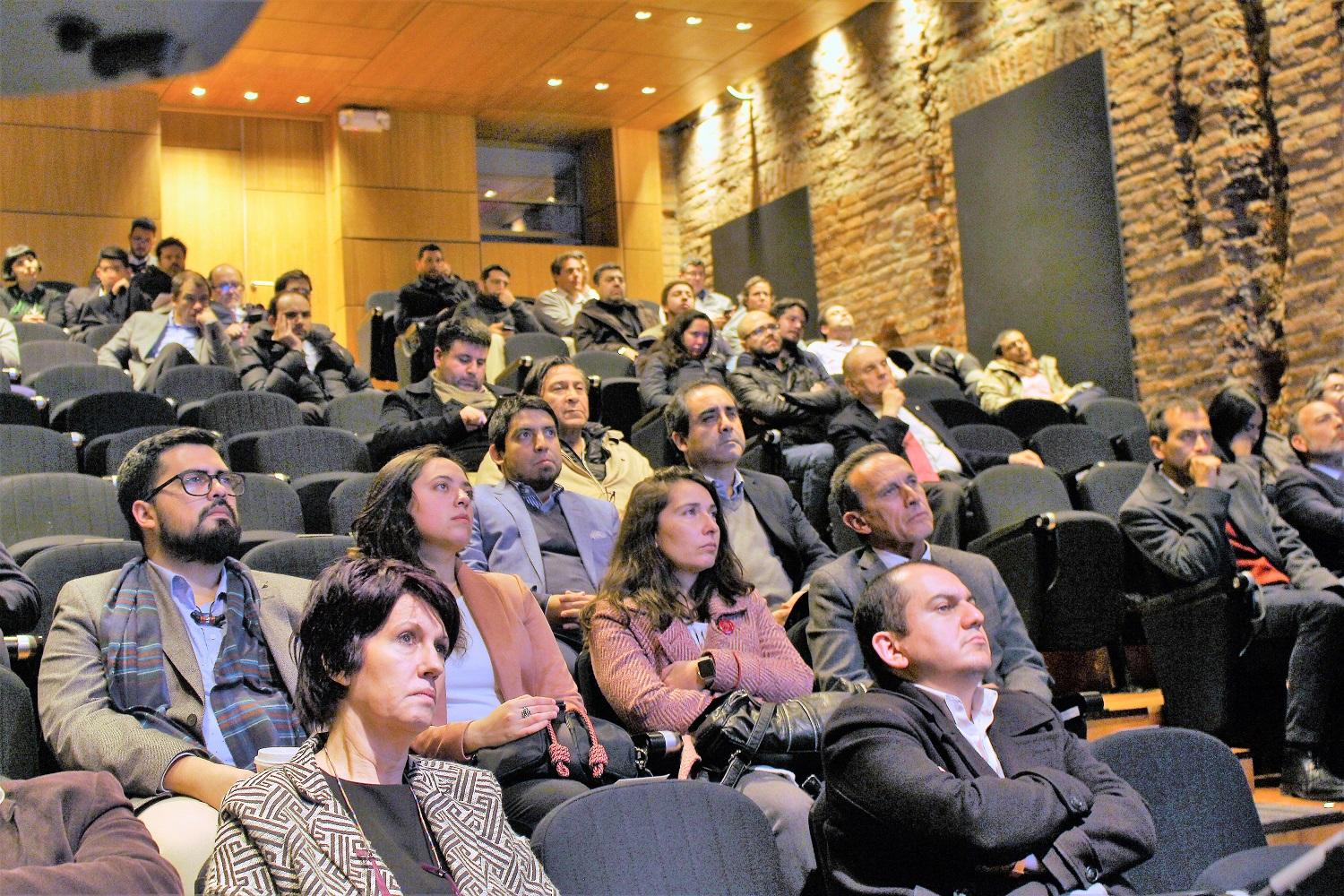 Participaron académicos, representantes de empresas usuarias de la tecnología, estudiantes y profesionales de diversas áreas.