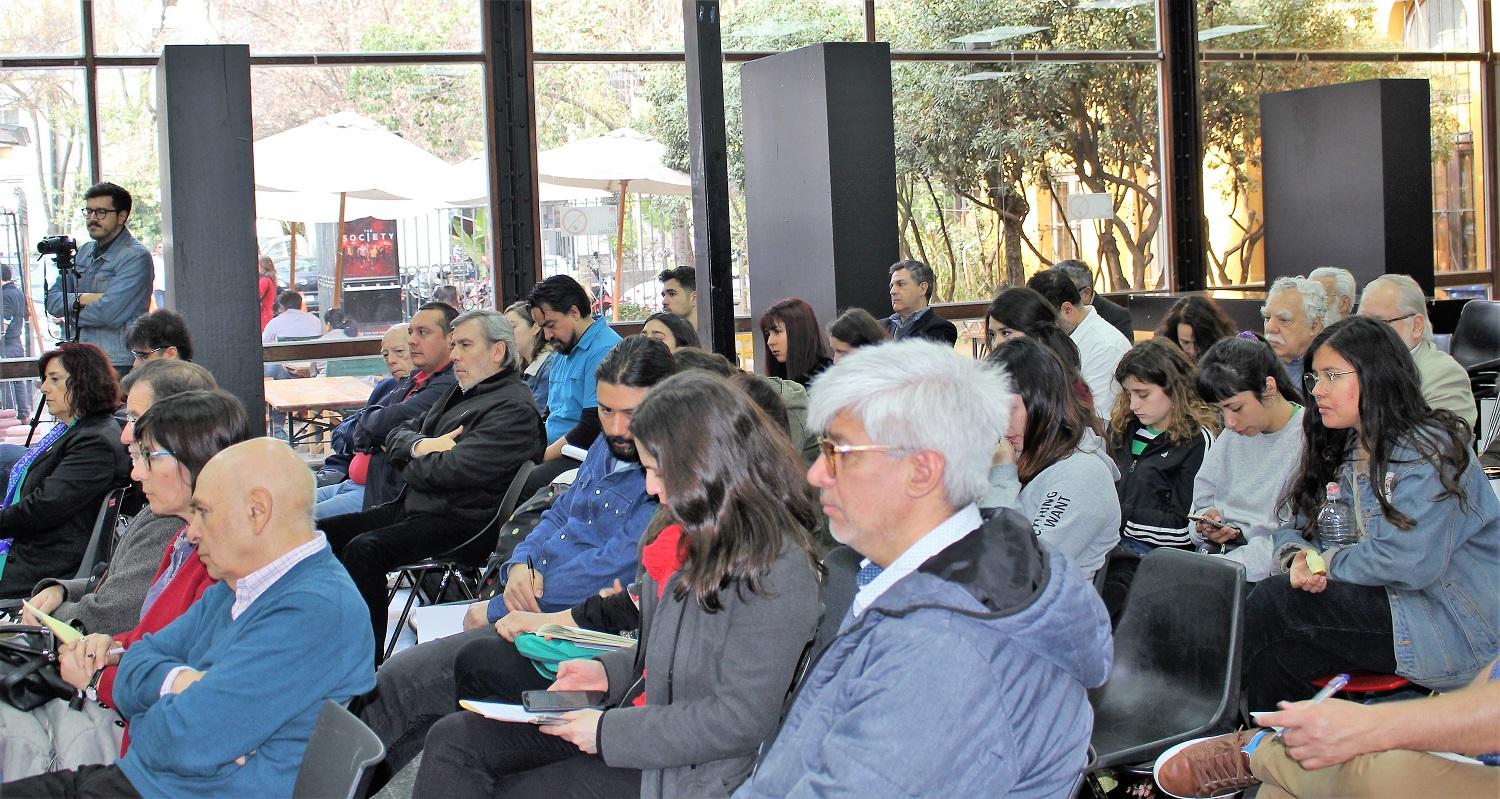 Durante la segunda jornada también hubo una destacada asistencia de académicos y estudiantes.