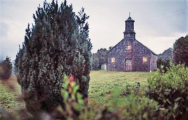 La localidad, cuenta con una capilla construida alrededor de la década de los ¿30, un cementerio característico y un notable entorno paisajístico. 