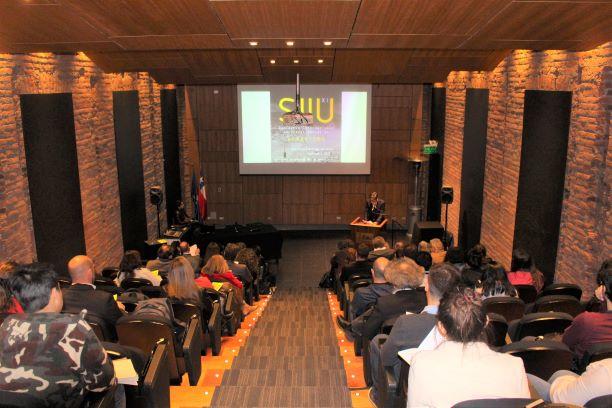 Con gran asistencia se realizó este Seminario Internacional. En la imagen el Decano de la PUC, Mario Ubilla, entrega su saludo en la inauguración del evento.