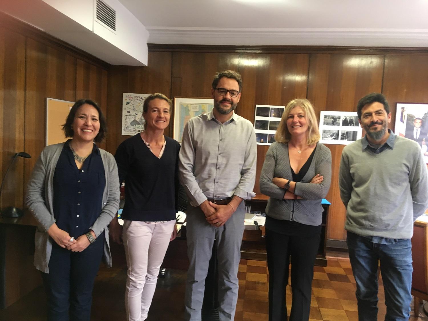 Mónica Bustos y Luis Campos, del Instituto de la Vivienda de la FAU, y la visita de Catherine Paquette, del Instituto de Investigación para el Desarrollo de Francia.