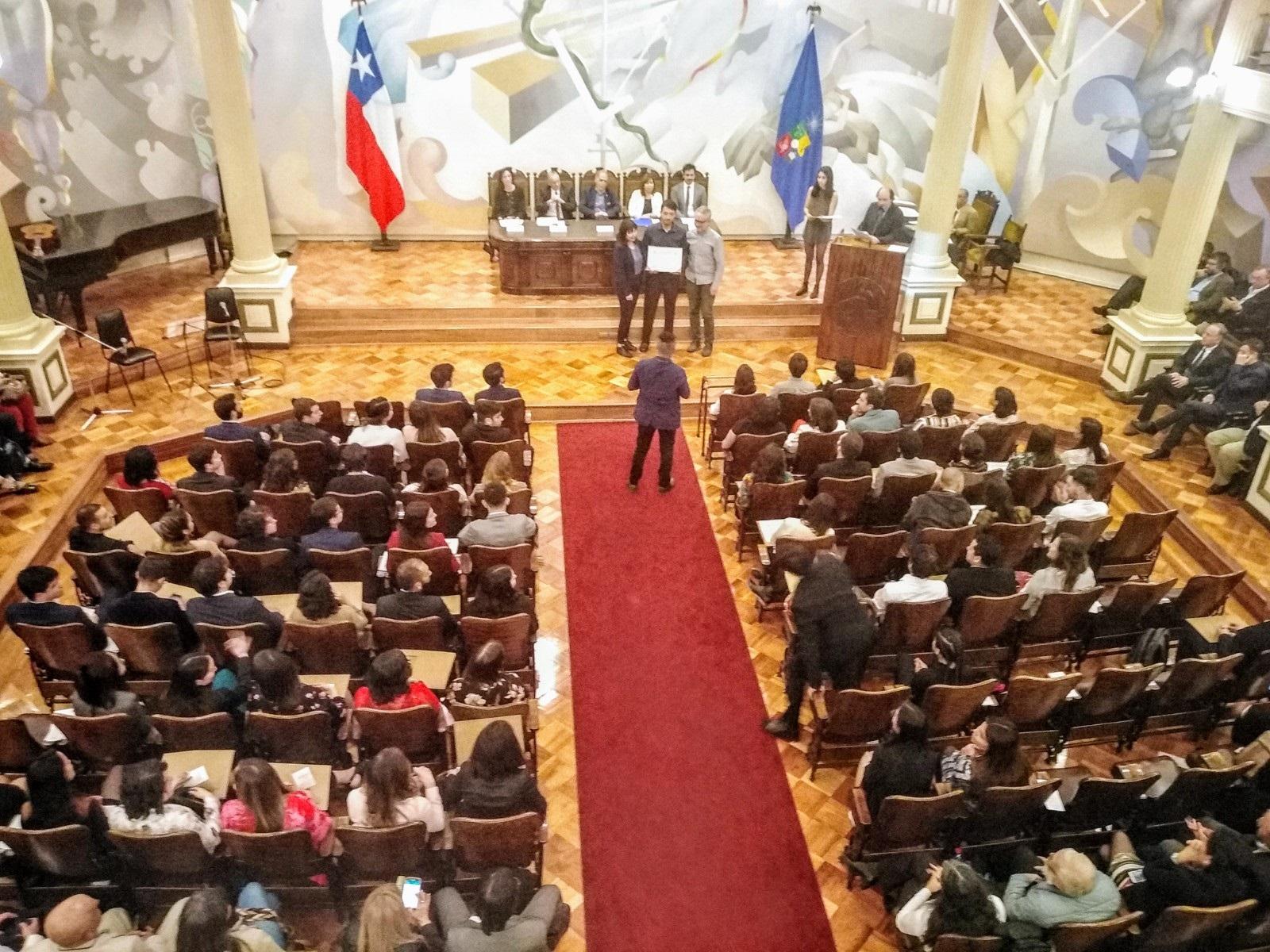 Los nuevos profesionales fueron acompañados por familiares, amigos y amigas. 