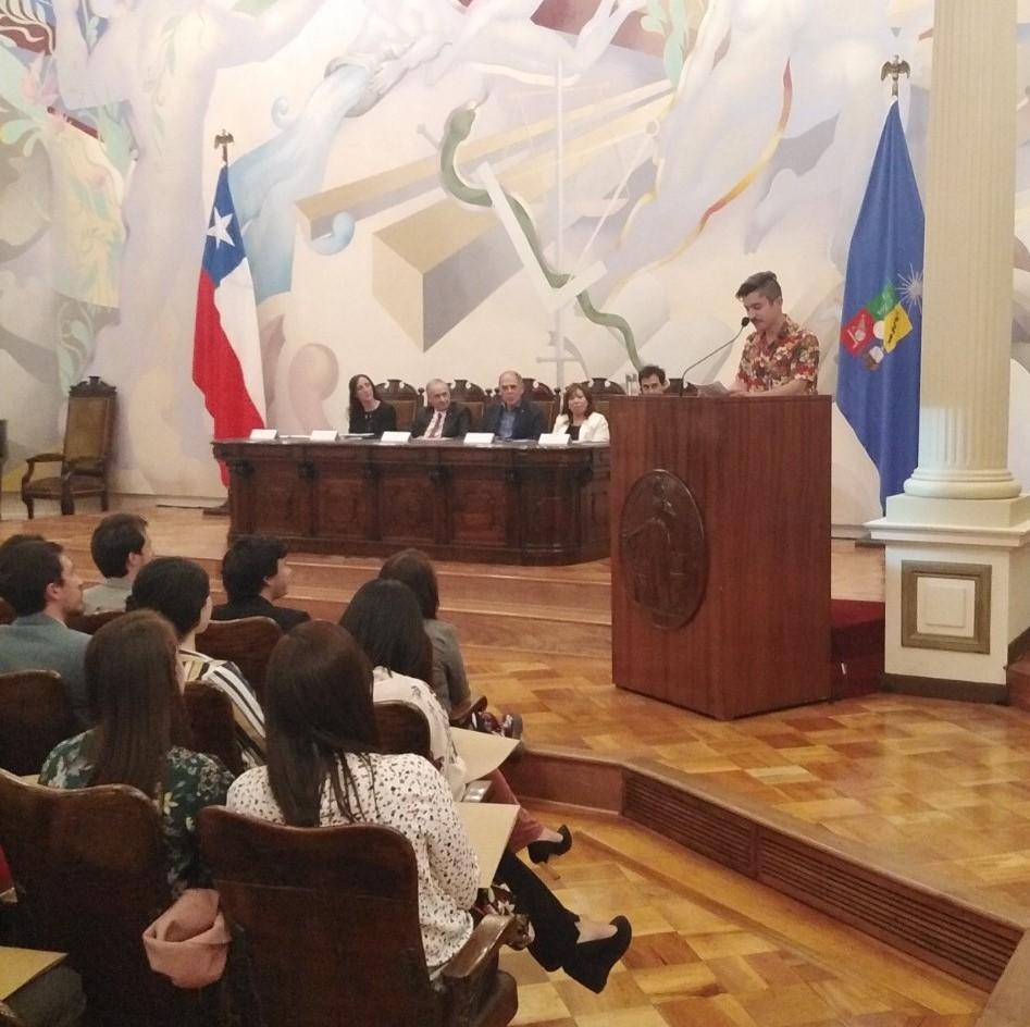 Diego Montoya, hermano de Álvaro Montoya, dio el discurso en representación de los egresados y egresadas.