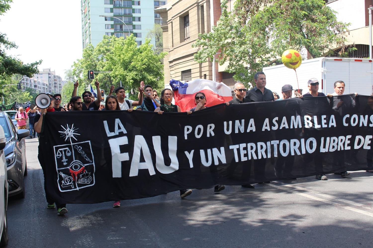 La Comunidad de la Fau partió a las 12.00 horas por Avenida Portugal hacia la Alameda. 