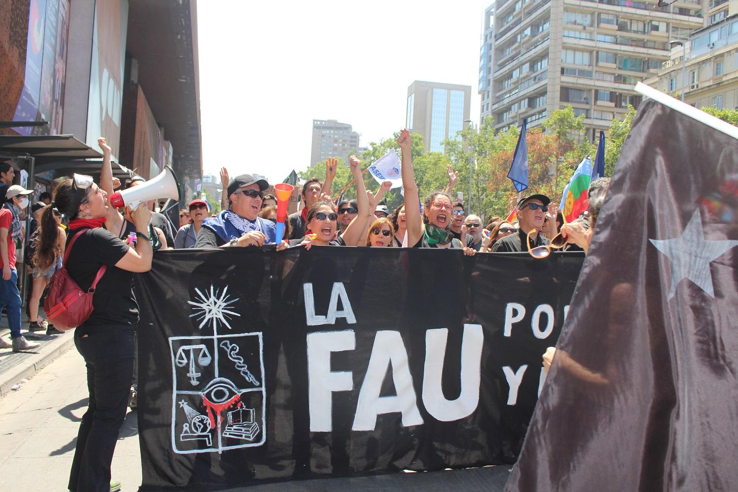 Se marchó desde la Facultad hasta las inmediaciones de la Estación de Metro Los Héroes.