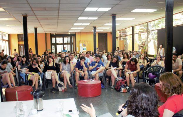 El Conversatorio sobre crisis climática y justicia ambiental reunió a docentes y estudiantes, quienes asentaron la posibilidad de un cambio profundo en la materia, a partir del proceso constituyente. 