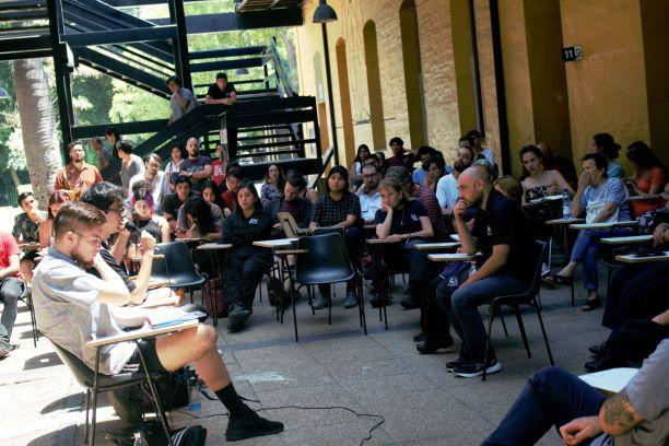 La actividad fue organizada por los tres Centros de Estudiantes de la Facultad y la Asociación de Funcionarios de la Universidad de Chile (Afuch) filial Fau.