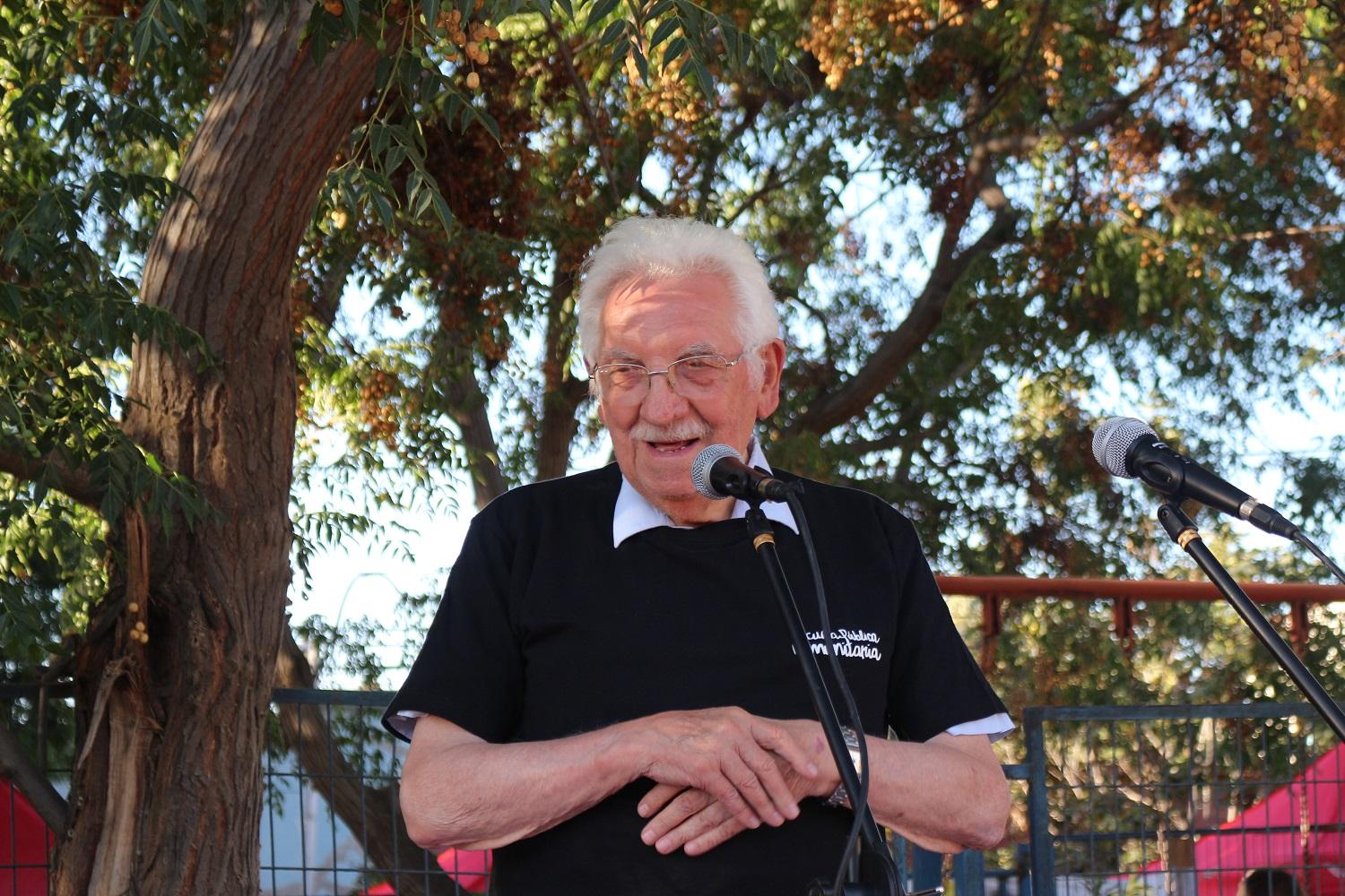 El Premio Nacional de Arquitectura 2019, Miguel Lawner, fue el gran homenajeado en este acto de entrega de los juegos infantiles diseñados por él en el año 1973.