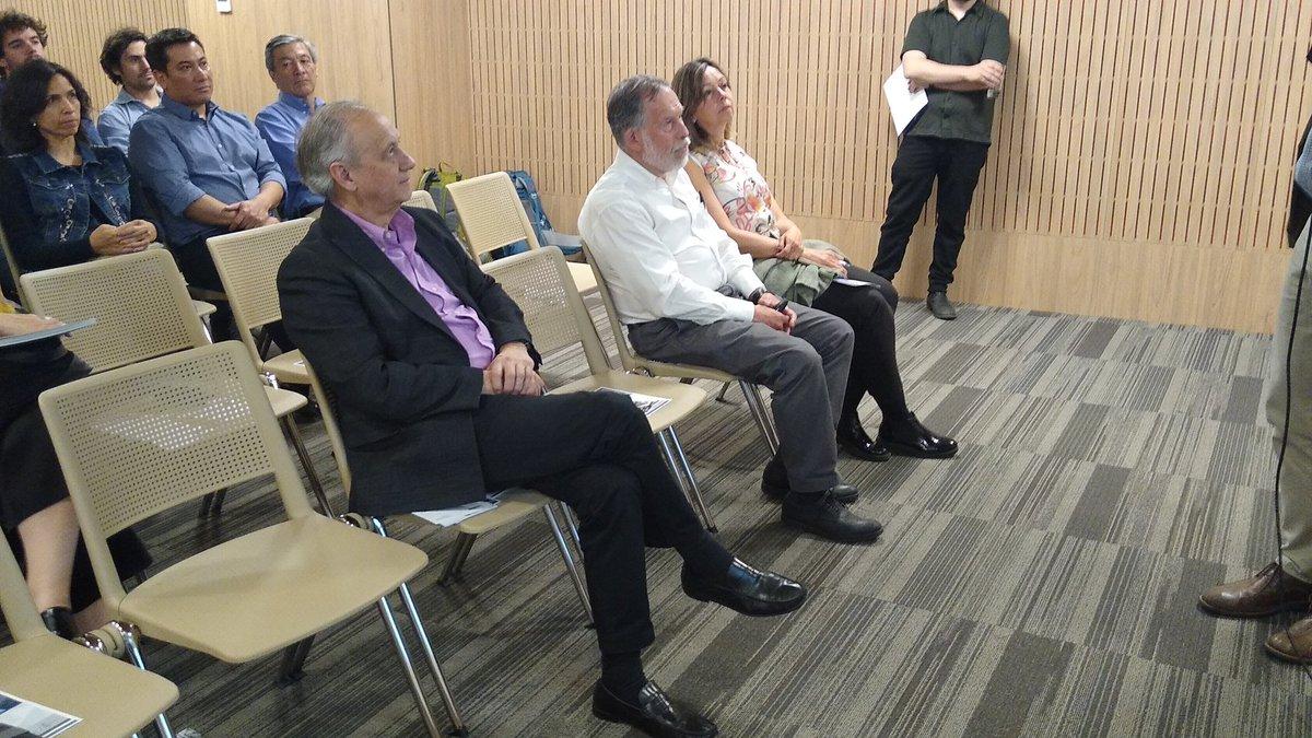 A la Charla Magistral del ex Decano profesor Leopoldo Prat, participó el Decano de FAu, Prof. Manuel Amaya.