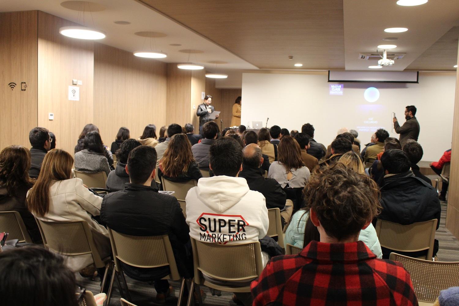 El ciclo fue organizado por la Dirección de Extensión con el propósito de vincularse con egresados, egresadas y personas interesadas en la arquitectura.