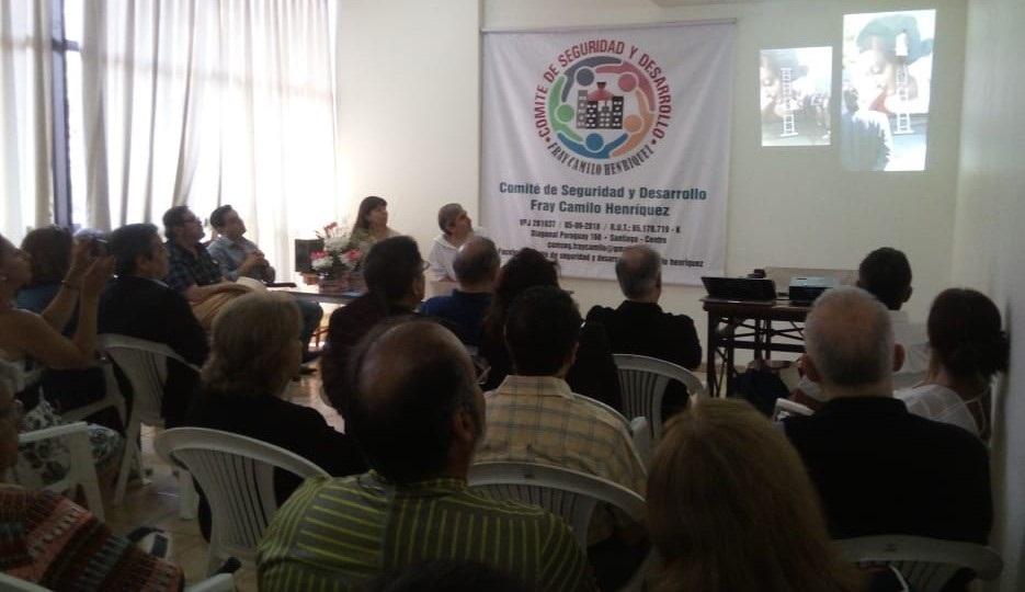 Parte de la Ceremonia se realizó en el salón de eventos del Edificio Alto Santiago, en el que el Comité de Seguridad y Desarrollo Fray Camilo Henríquez dio a conocer la iniciativa  y sus logros.