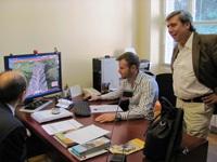 Visita a instalaciones del Instituto Geográfico Nacional de España. De izquierda a derecha Ing. Alfredo del Campo, Jefe del Área de Cartografía Temática y Atlas Nacional, Ing. Manuel Carbajo y Dr. Fer