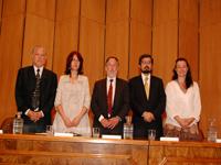 Vicedecano Humbero Eliash, Profesora Pilar Barba, Decano Leopoldo Prat, Roberto La Rosa Hernández, y profesora Gabriela Manzi