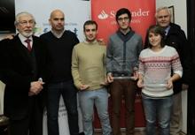 Tino Gracia, Pablo Lama y Giovanna Simoncelli - Banco Santander y estudiantes becados. Los jóvenes de la Fac. de Cs. Forestales no pudieron asistir ya que se encontraban en una práctica académica.