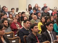 La Secretaria de Estudios, Profesora Pilar Oviedo, solicitó un minuto de silencio en homenaje al médico veterinario José Antonio Villarroel.