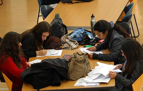 Los seleccionados podrán cursar uno o dos semestres en alguna de las 75 universidades socias de nuestro plantel.