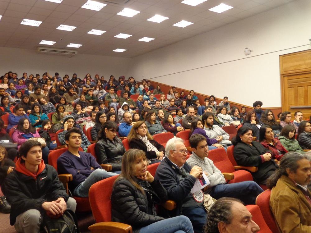 Más de 180 personas asistieron a la Charla Magistral "La Historia del Universo: Desde el Bing Bang hasta la Vida".