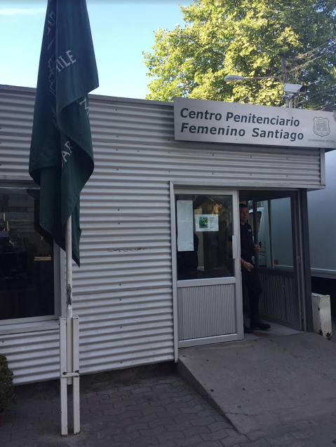 Estudiantes de FAVET junto al Director de Extensión de la Facultad, visitaron el Centro Penitenciario Femenino de Santiago en la comuna de San Joaquín.