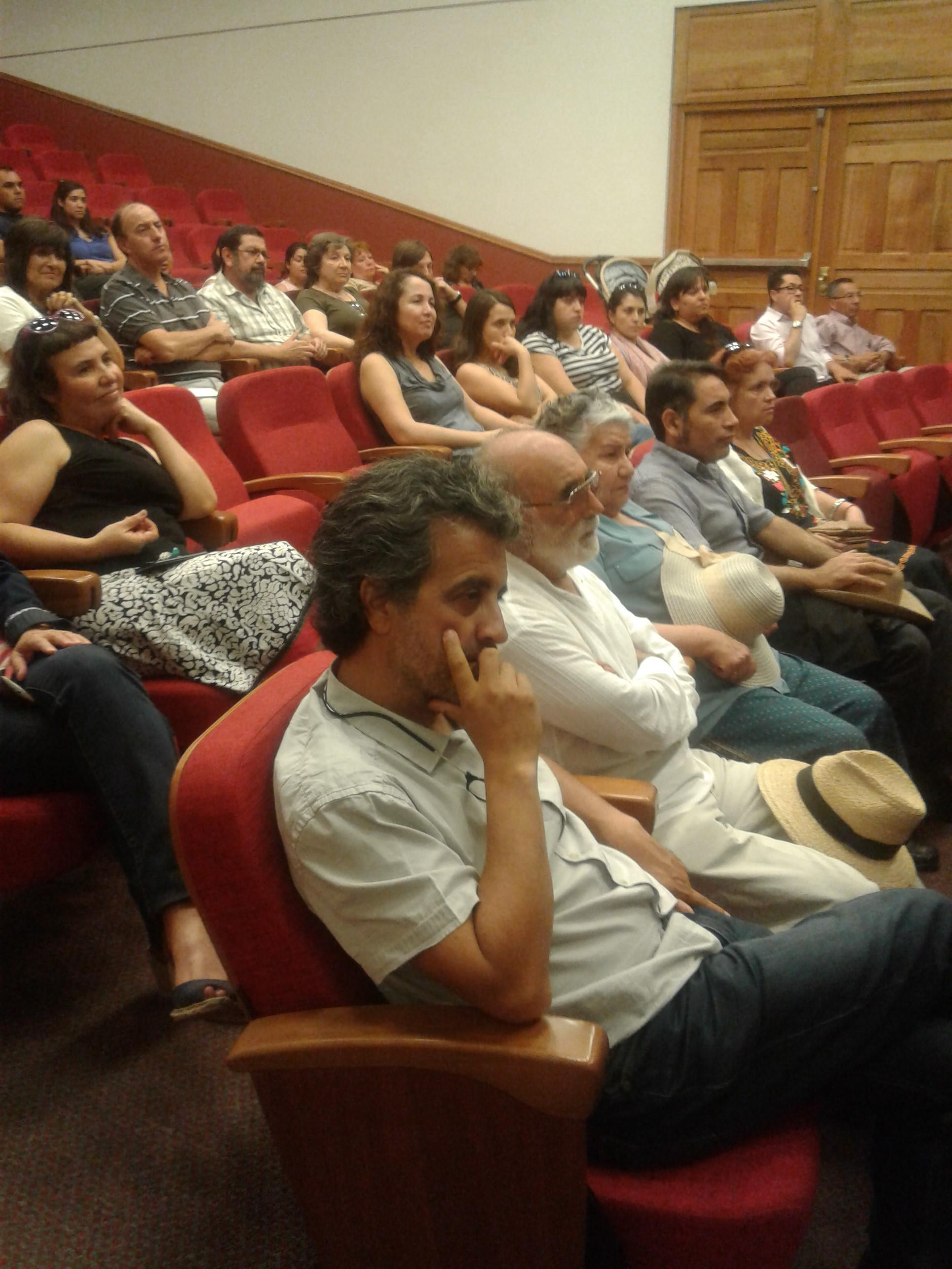 Autoridades, estudiantes, académicos, amigos y familiares quisieron estar presentes en esta conmemoración 