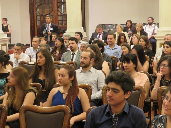 El Vicedecano de Favet Fernando Fredes junto a la Directora de Extensión de la Universidad de Chile, Profesora Ximena Poo.