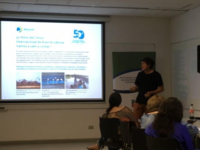 El Dr. Peter Brown exponiendo en el Seminario realizado en la facultad de Ciencias Veterinarias y Pecuarias de la Universidad de Chile.