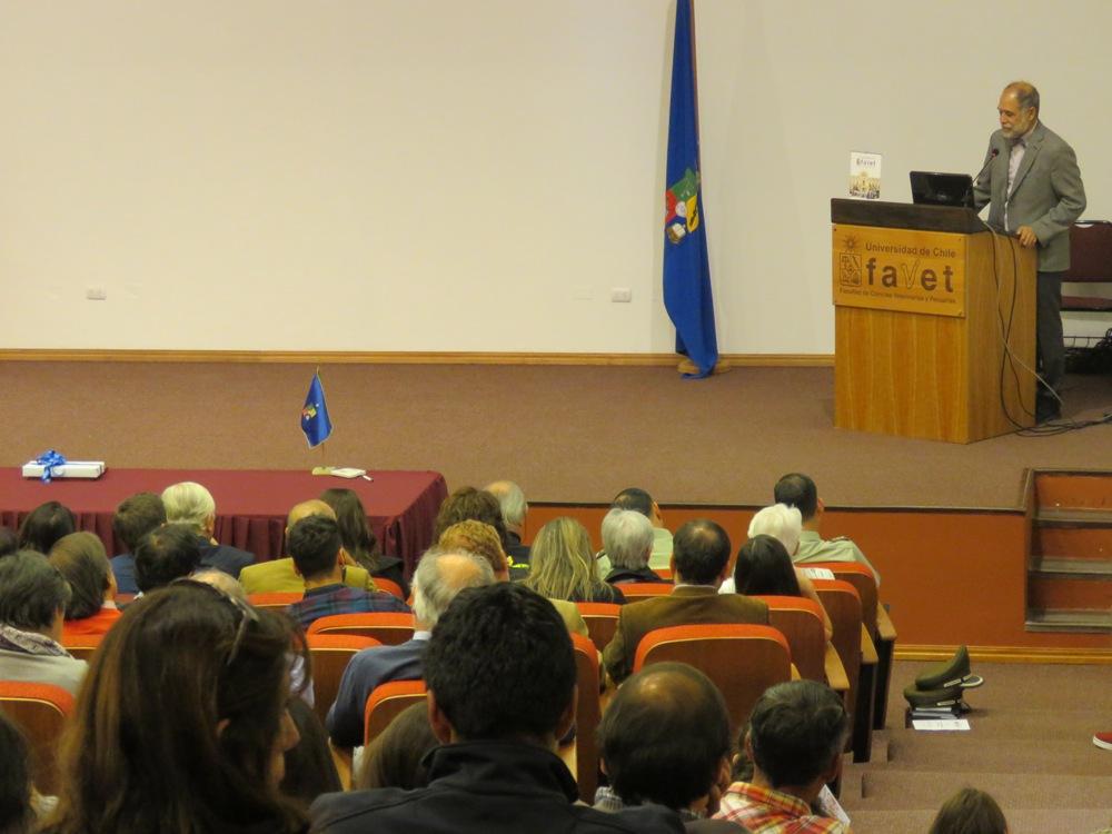 Durante el Aniversario se inauguró el Gimnasio de Favet. Corte de cinta de las autoridades.