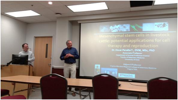 Dr. Oscar Peralta y Dr. WillEyestone en seminario realizado en el Virginia-Maryland Regional College of Veterinary Medicine de la Universidad de Virginia Tech