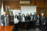 La Decana Carmen Luz de la Maza, Coordinadora de Campus Sur, junto a al Gerente Comercial Santander Universidades, Sr. Sebastián Bunster, presidieron la ceremonia. 