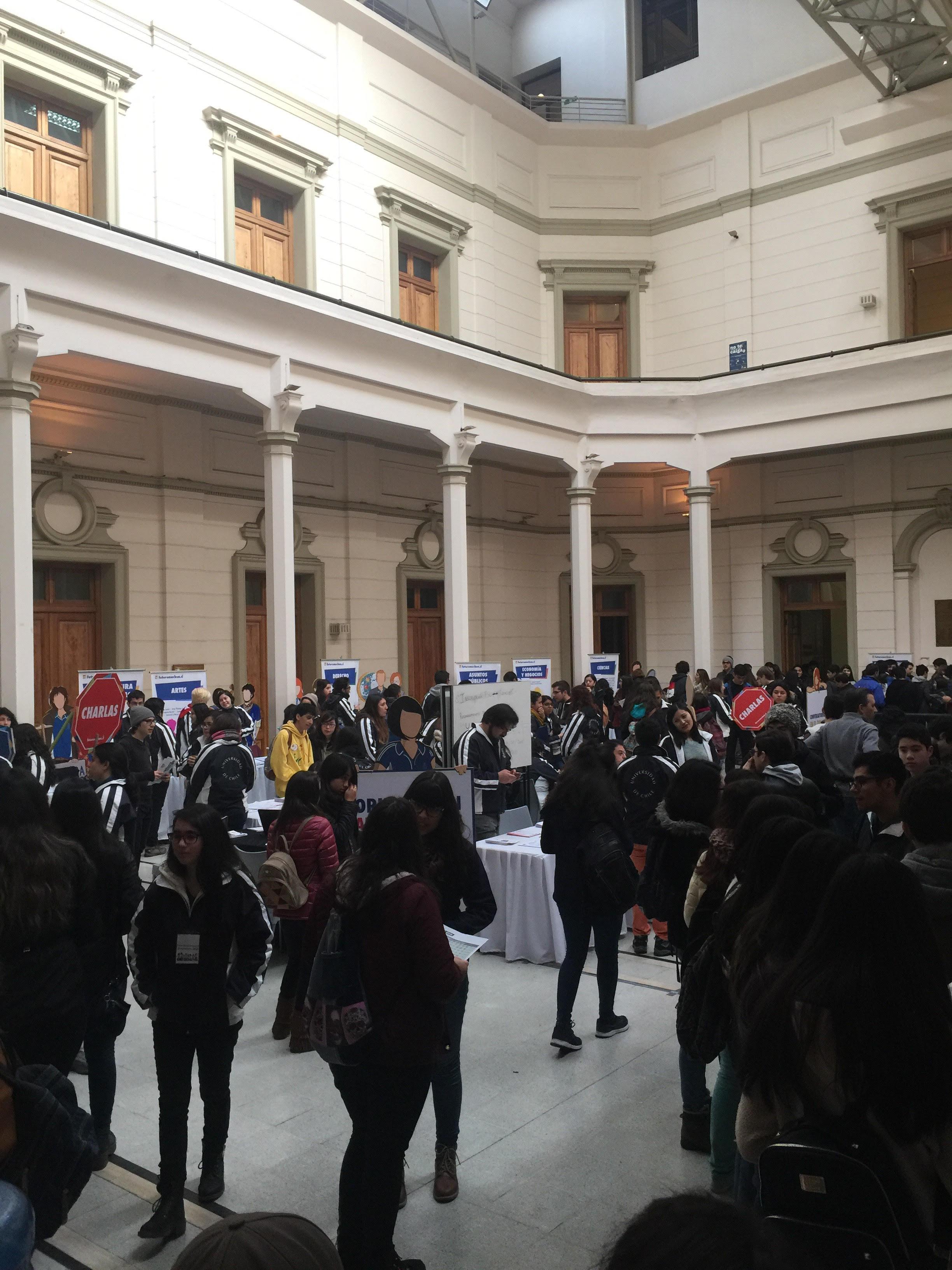 Una gran concurrencia tuvo la primera Feria del Postulante año 2017 que en esta oportunidad se realizó en la Facultad de Ciencias Físicas y Matemáticas.