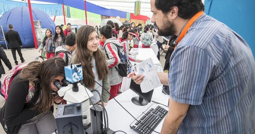 Durante las dos jornadas de fiesta, destacaron una serie de instituciones que presentaron muestras vinculadas a los océanos, tema del año que concentra la atención del Programa Explora de CONICYT. 