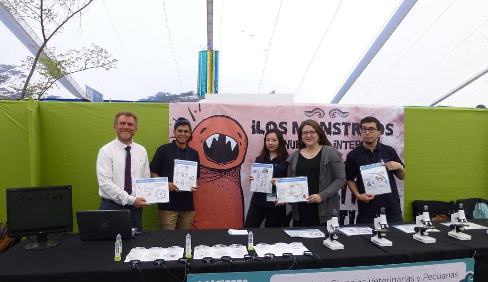 En la feria participaron docentes, estudiantes y monitores de la Facultad.