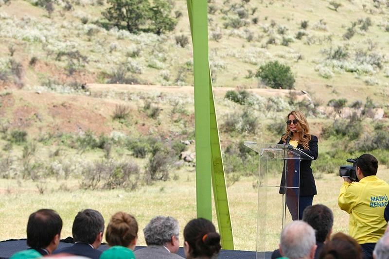 La alcaldesa de Maipú, Cathy Barriga, valoró la colaboración entre el municipio y la Universidad de Chile en la tarea de transformar Quebrada de La Plata en Santuario de la Naturaleza.