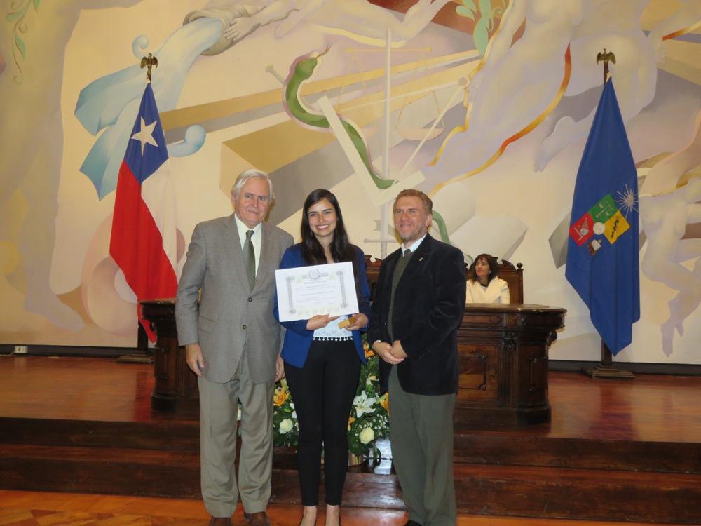 Cristian larrondo Cornejo junto al Decano Santiago Urcelay y el Director de Postgrado Dr. Mario Maino.