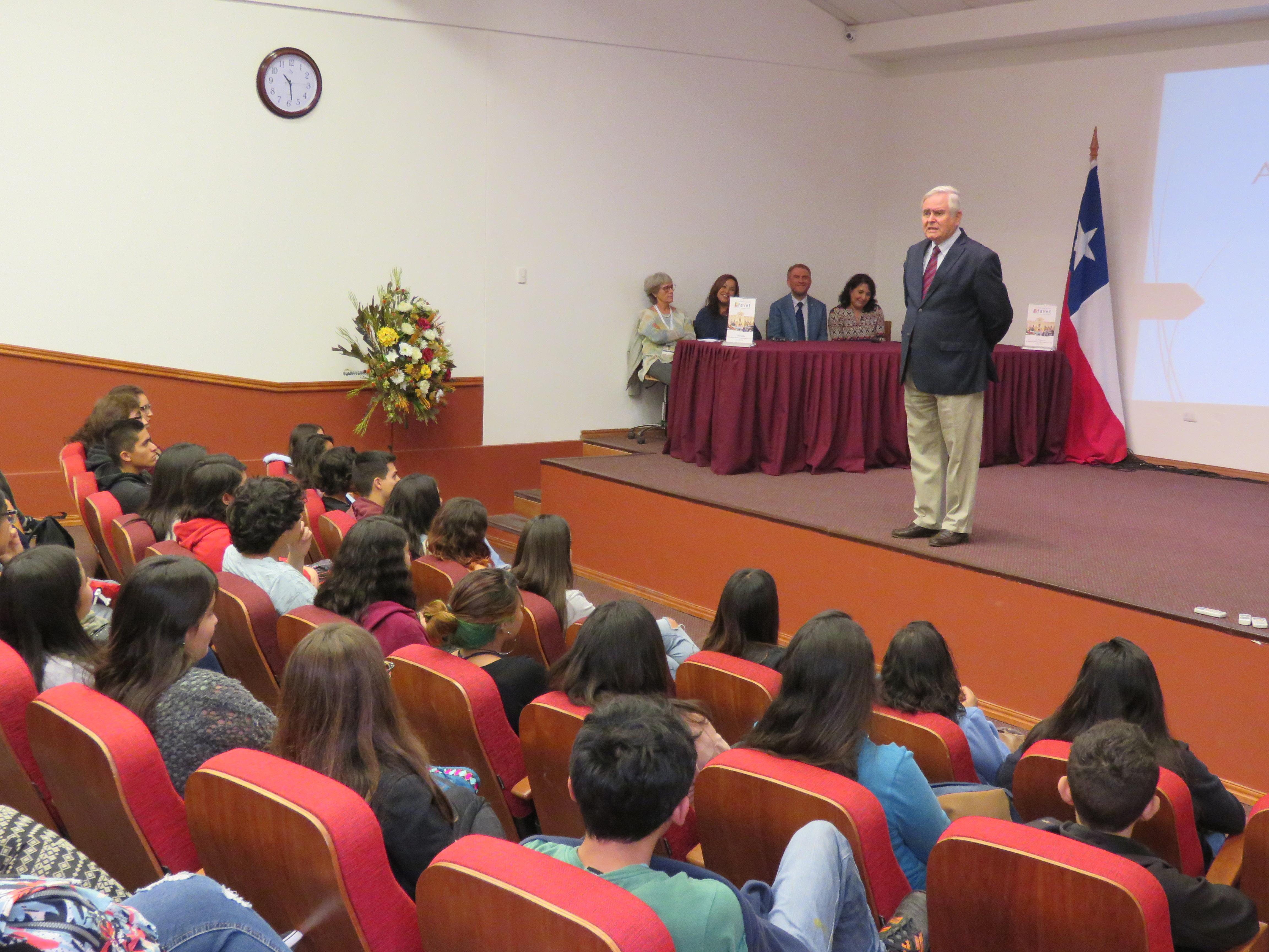 Durante el mes de abril las familias de los alumnos podrán conocer las dependencias y a los académicos de la Facultad. 