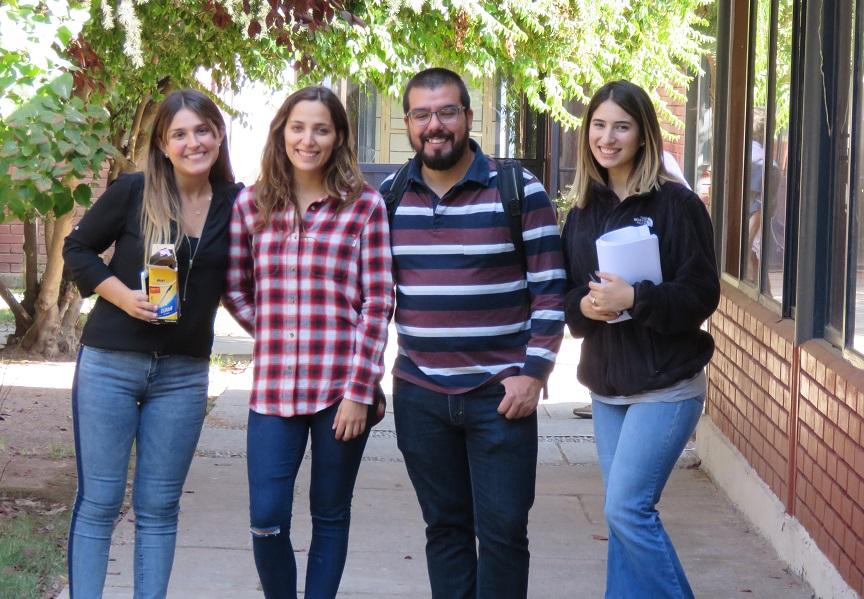 Parte del equipo de profesionales del Centro de Aprendizaje Campus Sur, quien realizaron una actividad con los estudiantes. 