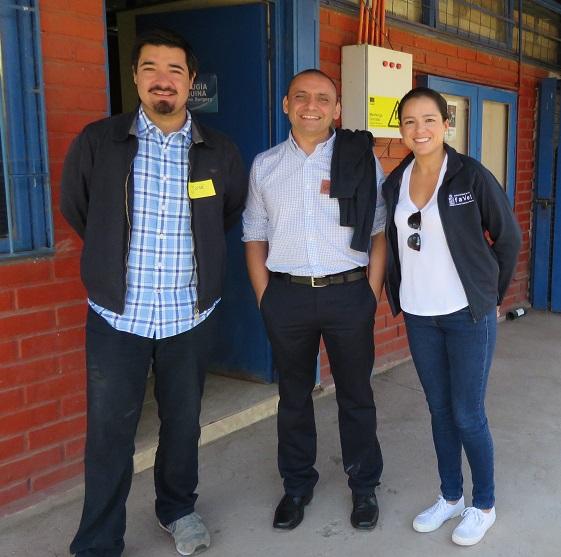 Varios académicos estuvieron cargo de conversar con los padres y acompañarlos en el recorrido por la Facultad. 