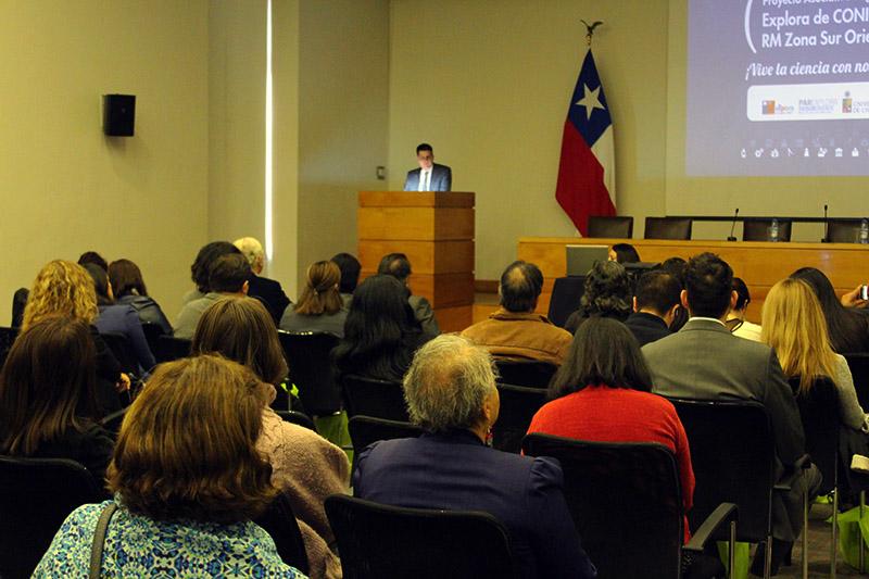 Álvaro Venegas, profesor de Matemáticas y jefe de UTP del Colegio Dagoberto Godoy de La Granja, dio a conocer su experiencia del trabajo conjunto con Explora.