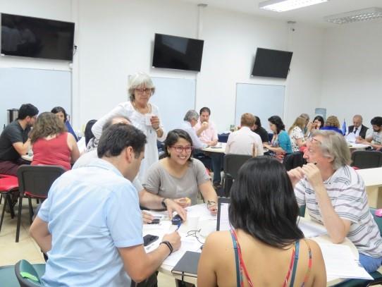 El trabajo se enmarca en el proceso de ajuste curricular que lleva a cabo la Universidad de Chile, y se realiza de acuerdo a los protocolos, lineamientos y principios formativos de la Universidad.