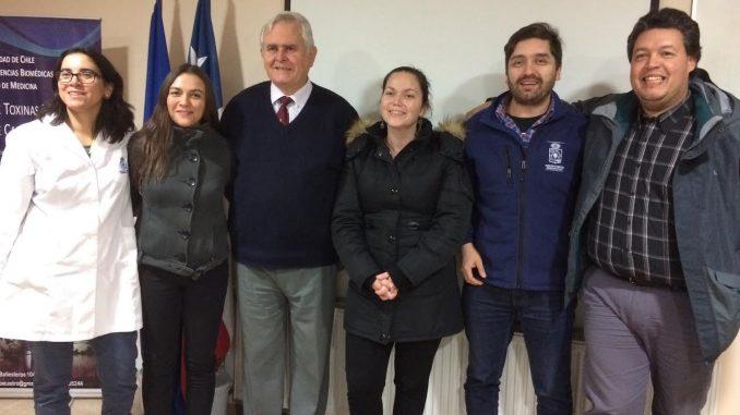 El Laboratorio de Toxinas Marinas  reconoció al Decano Santiago Urcelay por su apoyo sistemático a esta instancia de investigación de la Facultad de Medicina de la Universidad de Chile.  