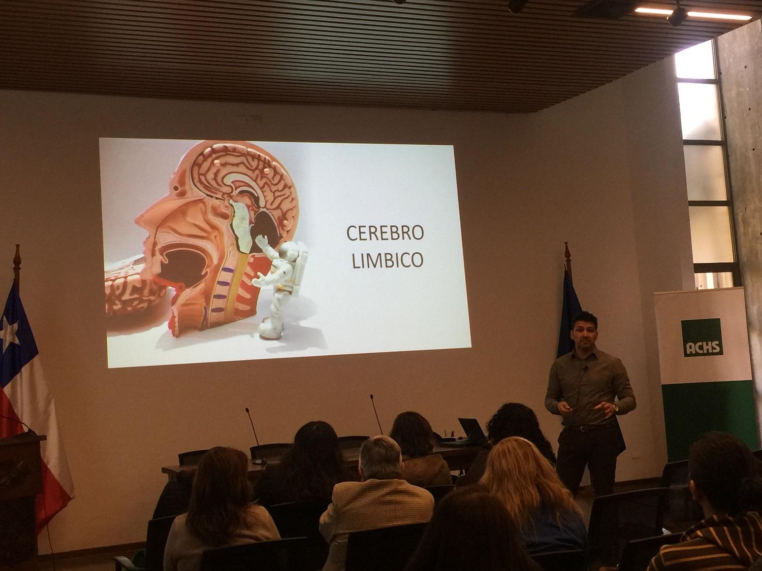 La exposición y actividad centrales de la jornada fue dirigida por el psicólogo Allan Granifo Quezada.