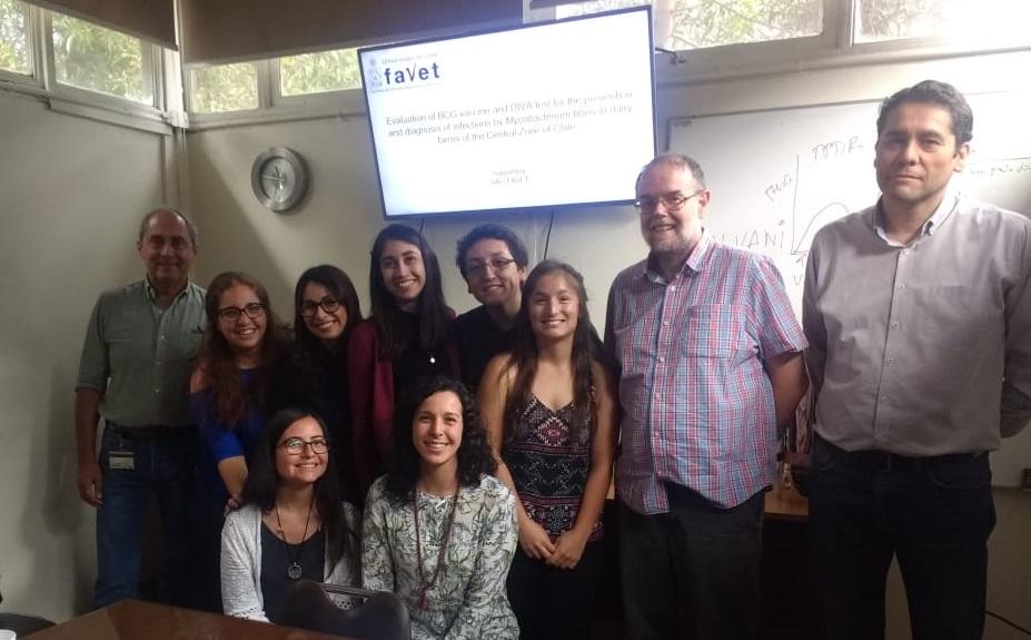 El Dr. Vordermeier estuvo en Favet conociendo a través de presentaciones de los estudiantes de pre y postgrado, los principales resultados del proyecto.