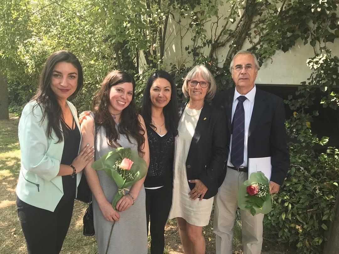 La empresa Champion entregó un regalo a la titulada con mejor promedio de egreso, la Srta Gabriela del Águila.