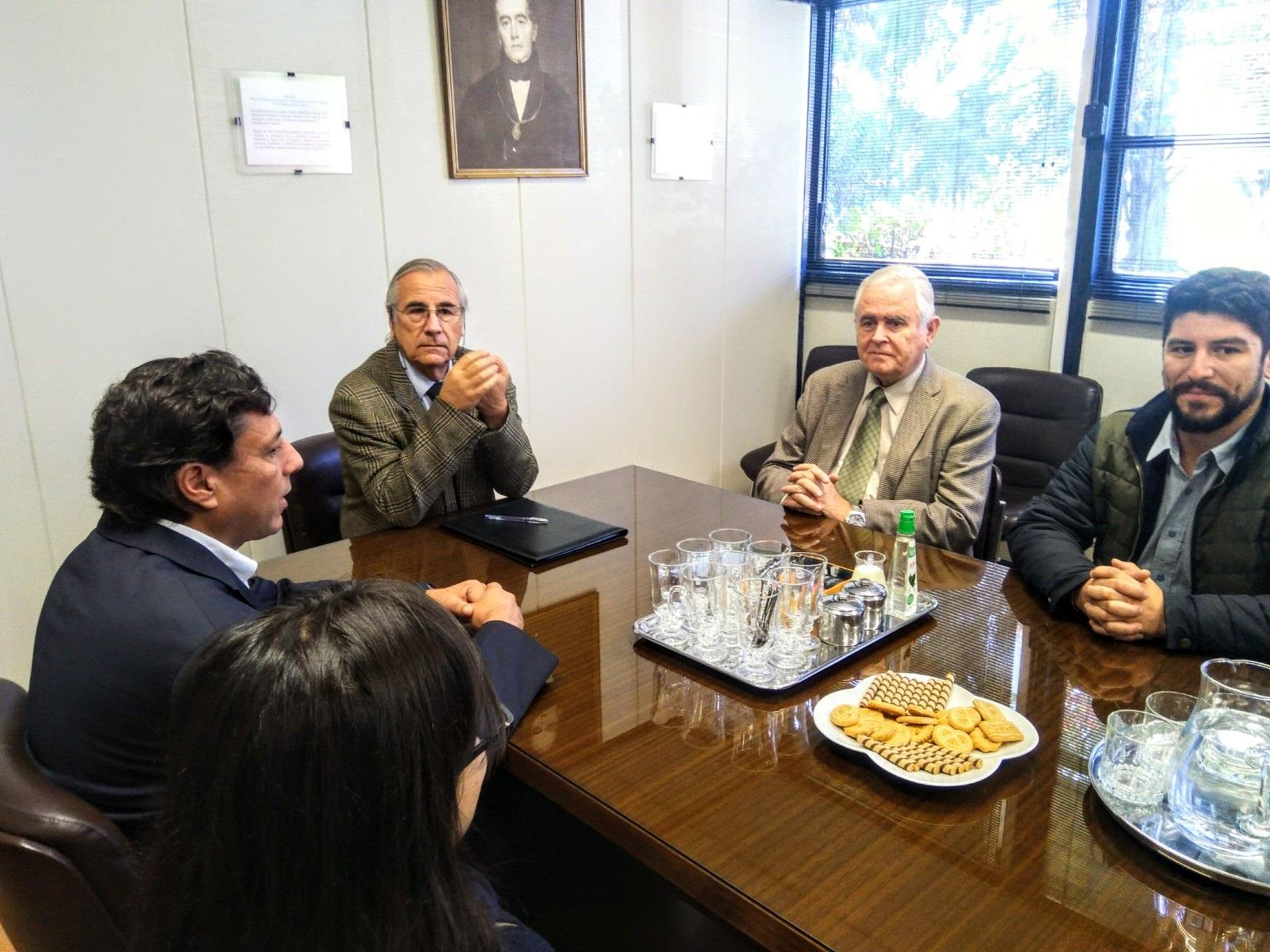 El académico Dr. Santiago Urcelay será el profesor guía de esta memoria de grado que consiste en la realización de un Censo de mascotas en la comuna de El Monte.