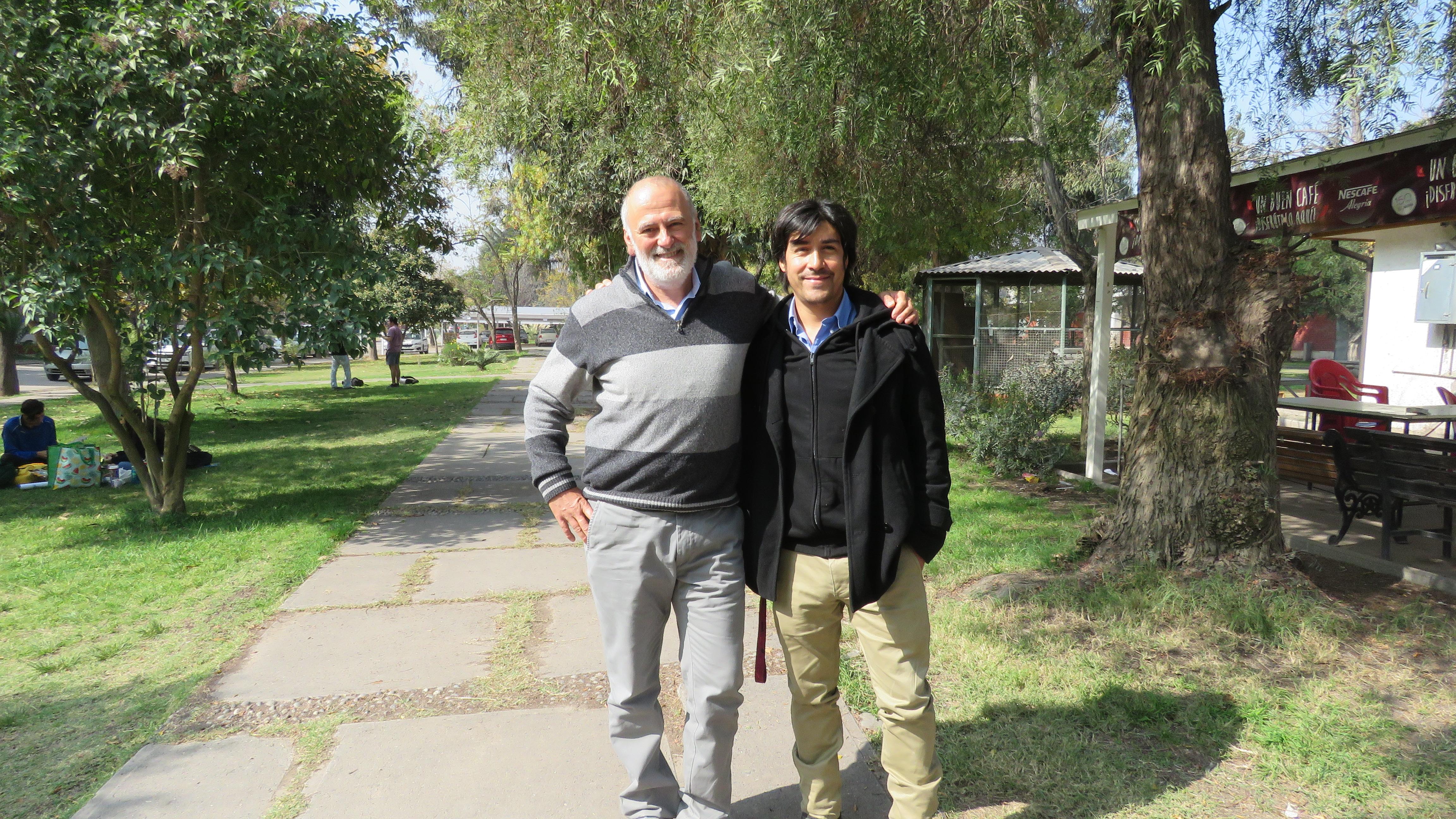 El profesor Dr. Daniele De Meneghi junto con el Dr. Cristóbal Briceño, quienes ya realizan una labor de investigación conjunta.