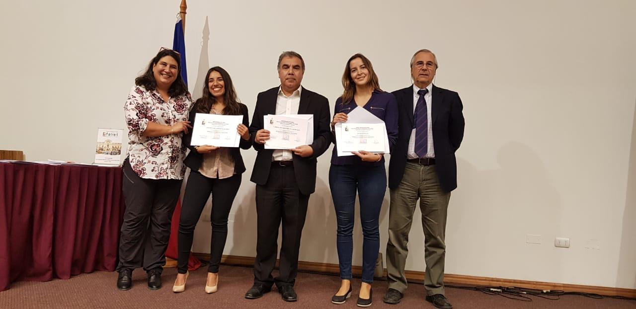 La ceremonia contó con la presencia del Decano Dr. Mario Maino, el Vicedecano, Dr. Fernando Fredes, y las Directoras de los Diplomas. En la Imagen la Dra. Sonia Anticevic.