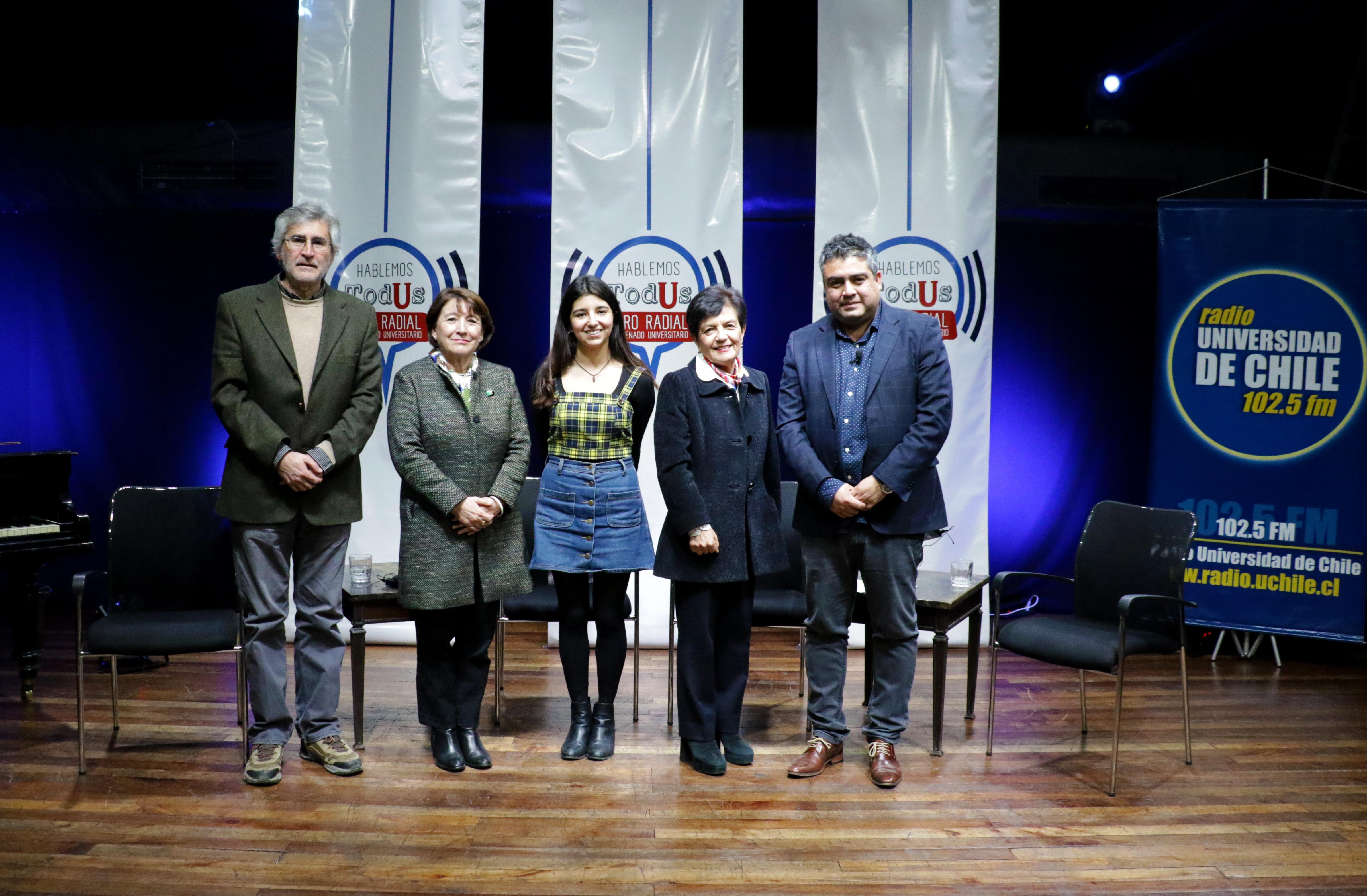 La primera edición del foro Hablemos Todus abordó la salud mental universitaria, a propósito de la elaboración de una posible estrategia para enfrentar este tema en las casas de estudios.