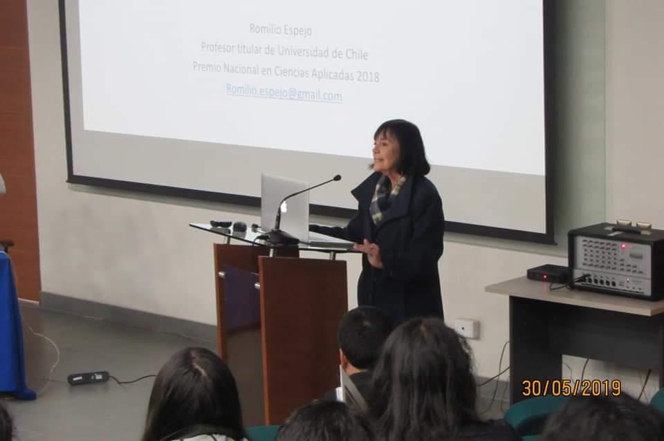 La Decana de la Facultad de Ciencias Forestales y Conservación de la Naturaleza, Dra. Carmen Luz de la Maza, inauguró el evento.